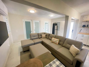 Perfect Group Retreat for 10 Near Beach & Airport